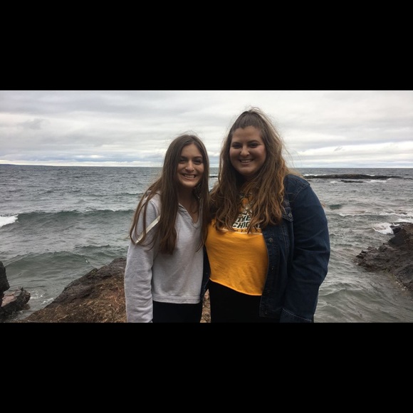 Meet your Posher, Lindsey and Kaylee - Picture 3 of 4